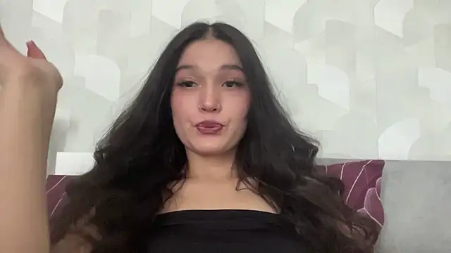 Snapshot of LisetteParajon chatting on June 23, 5:05 am LisetteParajon online show from June 23, 5:05 am