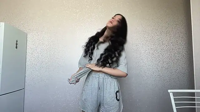 Snapshot of LisetteParajon chatting on July 6, 5:14 am LisetteParajon online show from July 6, 5:14 am