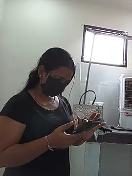 Snapshot of Riya_hot8 chatting on June 25, 6:51 am Riya hot8 online show from June 25, 6:51 am