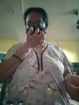 Snapshot of hi-bhabhi chatting on June 25, 1:47 am hi-bhabhi online show from June 25, 1:47 am