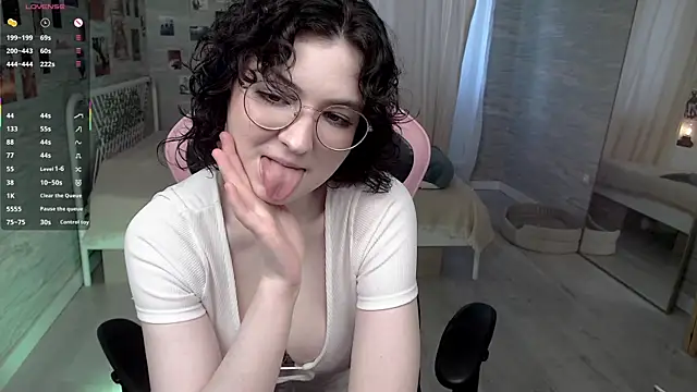 Snapshot of JackieApplePie chatting on July 9, 7:53 am JackieApplePie online show from July 9, 7:53 am