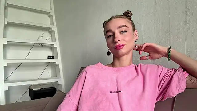 Snapshot of amilia-sexygirl chatting on June 21, 1:11 am amilia-sexygirl online show from June 21, 1:11 am