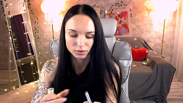 NicoleMerz online show from June 19, 4:02 pm