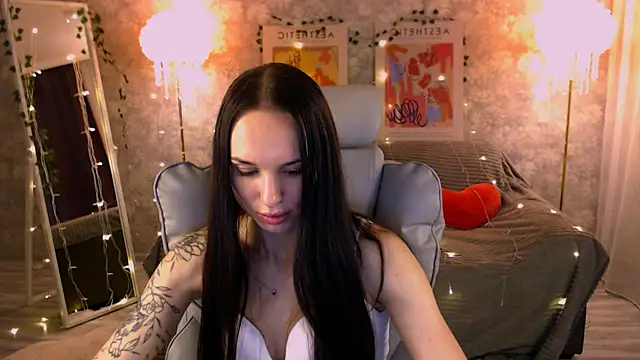 NicoleMerz online show from June 17, 4:39 pm