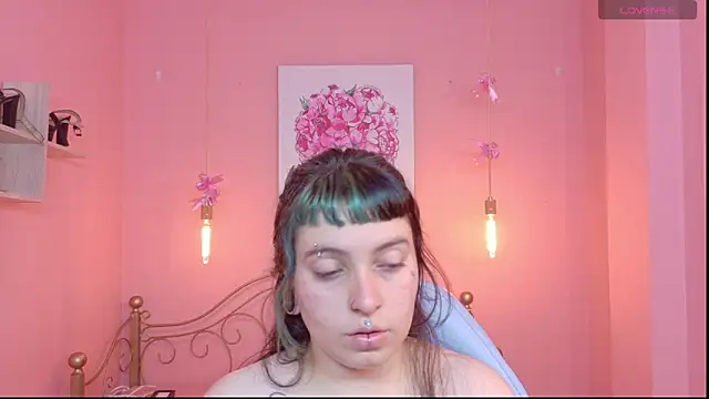 Snapshot of _sofia_smth_xx chatting on June 11, 1:08 pm sofia smth xx online show from June 11, 1:08 pm