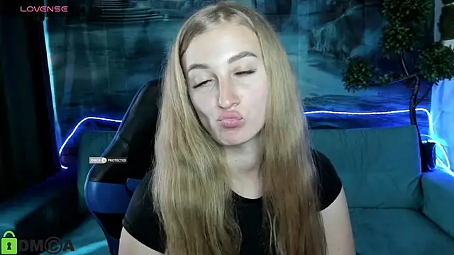 MonicaMoonlit online show from May 27, 1:51 pm