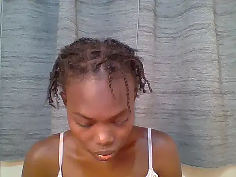 Snapshot of Sweet_quincy chatting on June 14, 6:42 pm Sweet quincy online show from June 14, 6:42 pm