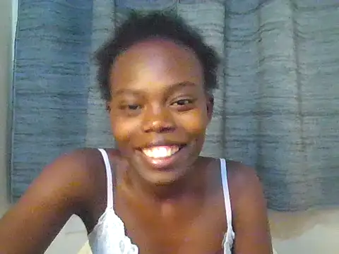 Snapshot of Sweet_quincy chatting on June 28, 9:32 pm Sweet quincy online show from June 28, 9:32 pm