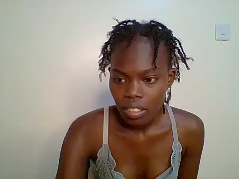 Snapshot of Sweet_quincy chatting on June 15, 9:25 pm Sweet quincy online show from June 15, 9:25 pm