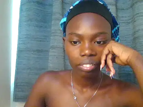 Snapshot of Sweet_quincy chatting on July 9, 9:43 am Sweet quincy online show from July 9, 9:43 am