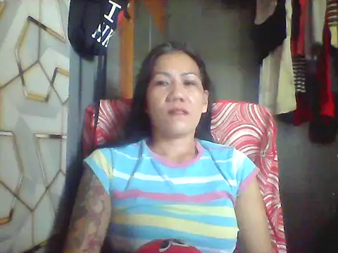 Snapshot of pinayheartaker chatting on June 11, 12:32 am pinayheartaker online show from June 11, 12:32 am