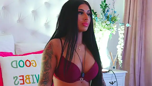 LaylaVixenn online show from June 16, 6:46 am