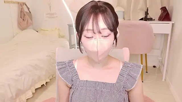 Snapshot of YURInya_ chatting on June 11, 12:13 pm YURInya online show from June 11, 12:13 pm