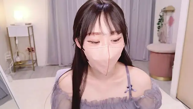 Snapshot of YURInya_ chatting on June 7, 12:21 pm YURInya online show from June 7, 12:21 pm