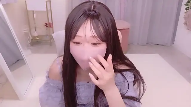 Snapshot of YURInya_ chatting on June 3, 2:44 pm YURInya online show from June 3, 2:44 pm