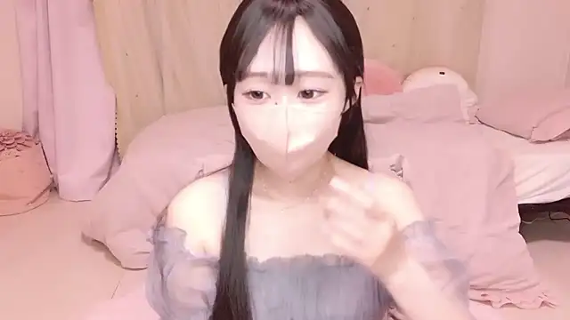 Snapshot of YURInya_ chatting on June 15, 12:38 pm YURInya online show from June 15, 12:38 pm