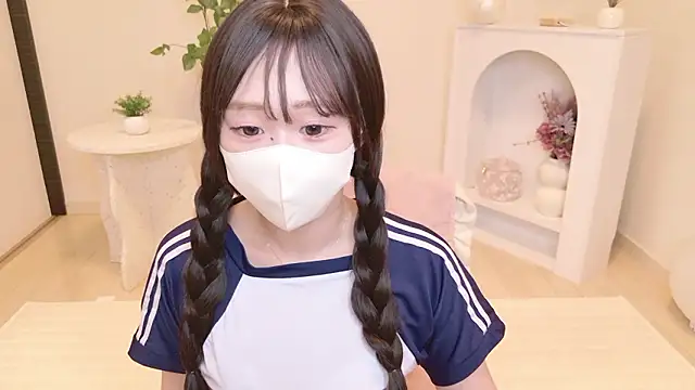 Snapshot of YURInya_ chatting on June 26, 1:50 pm YURInya online show from June 26, 1:50 pm