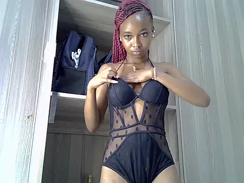cocolaurah online show from June 10, 9:32 am