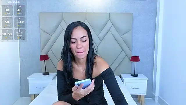 Snapshot of Oriana_Sarmiento chatting on June 30, 7:25 pm Oriana Sarmiento online show from June 30, 7:25 pm