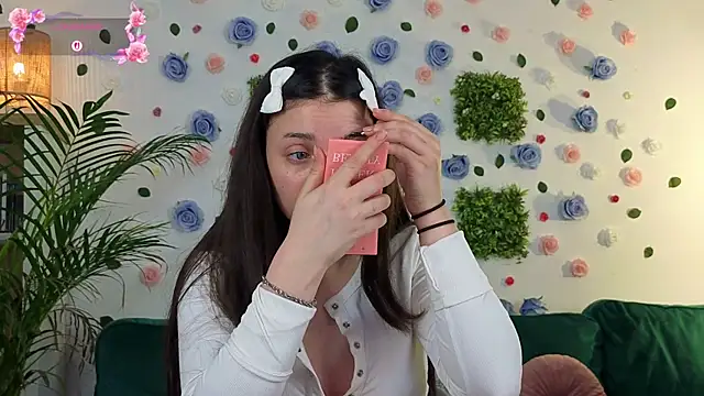 justmeavery online show from June 20, 1:43 am