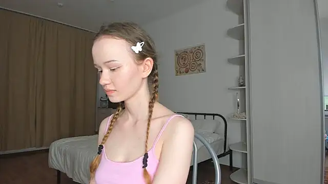 Snapshot of babymolly2 chatting on June 14, 8:10 pm babymolly2 online show from June 14, 8:10 pm