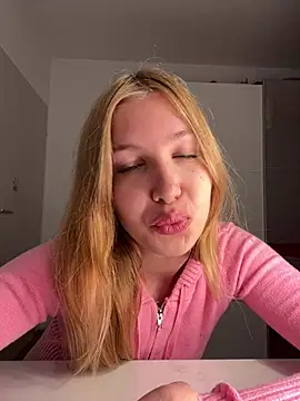 Snapshot of MilaaXOO chatting on June 10, 7:26 pm MilaaXOO online show from June 10, 7:26 pm