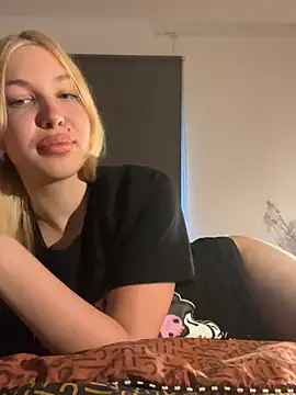 Snapshot of MilaaXOO chatting on July 6, 6:21 pm MilaaXOO online show from July 6, 6:21 pm