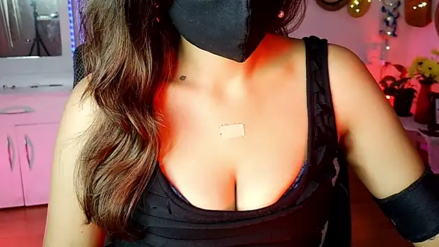 Snapshot of Yalinahotty chatting on June 2, 2:28 pm Yalinahotty online show from June 2, 2:28 pm