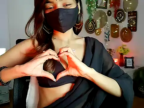 Snapshot of Yalinahotty chatting on June 11, 2:53 am Yalinahotty online show from June 11, 2:53 am