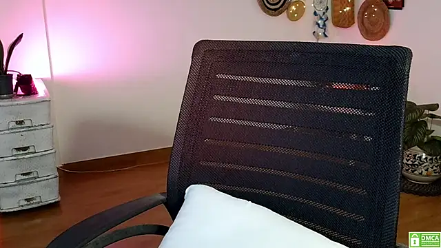 Snapshot of Yalinahotty chatting on June 6, 2:39 am Yalinahotty online show from June 6, 2:39 am