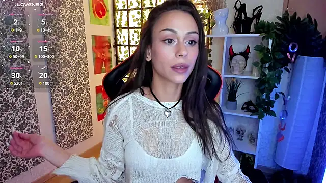 Snapshot of Petite_Moly chatting on June 3, 8:48 am Petite Moly online show from June 3, 8:48 am