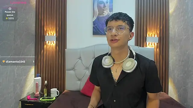Julian Foxxx online show from May 27, 7:54 pm
