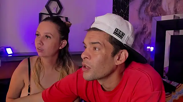 Snapshot of Mia_and_Erick chatting on June 12, 4:21 am Mia and Erick online show from June 12, 4:21 am