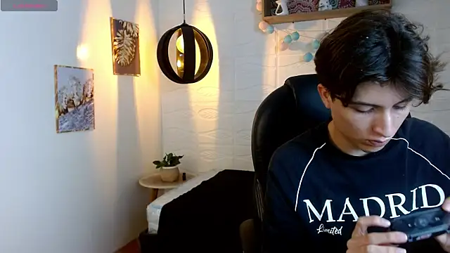 Snapshot of Marcoviolet chatting on June 15, 8:19 pm Marcoviolet online show from June 15, 8:19 pm