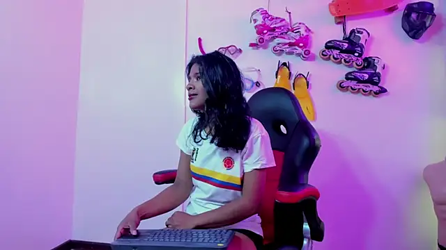  QueenMarilyn online show from June 21, 8:03 pm
