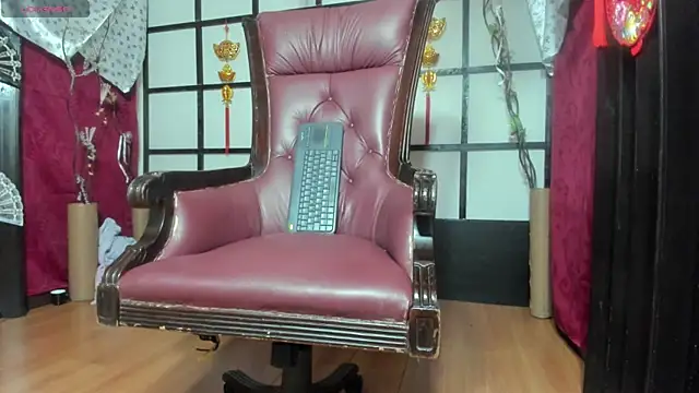  QueenMarilyn online show from July 9, 7:02 pm