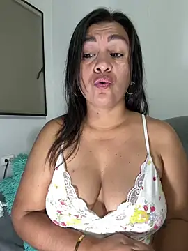 Snapshot of kloee_kann chatting on July 16, 12:18 am kloee kann online show from July 16, 12:18 am
