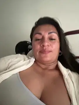 Snapshot of kloee_kann chatting on May 28, 4:13 pm kloee kann online show from May 28, 4:13 pm