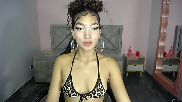 Snapshot of CamilaVixen_ch chatting on June 29, 8:52 pm CamilaVixen ch online show from June 29, 8:52 pm