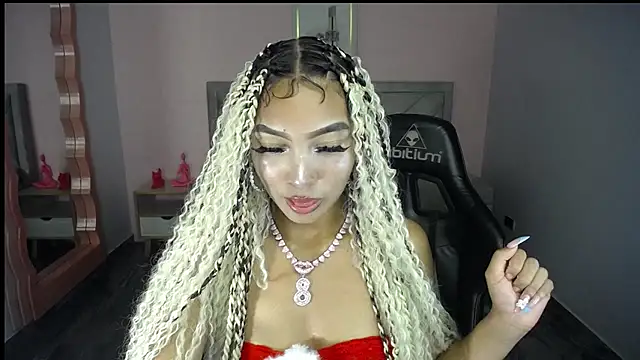 Snapshot of CamilaVixen_ch chatting on July 11, 8:20 pm CamilaVixen ch online show from July 11, 8:20 pm