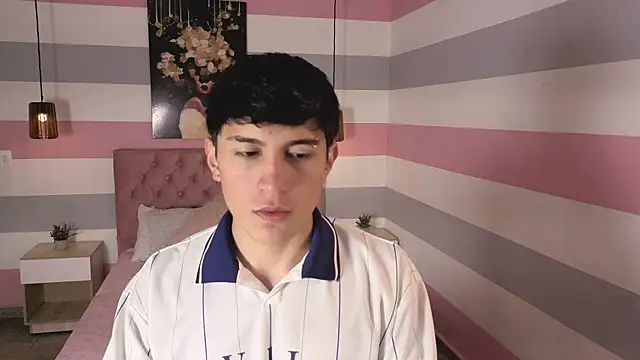 Snapshot of ryan_valentino chatting on July 1, 2:06 pm ryan valentino online show from July 1, 2:06 pm