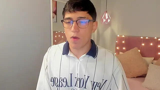 Snapshot of ryan_valentino chatting on July 10, 1:33 pm ryan valentino online show from July 10, 1:33 pm