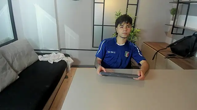 FedeViale online show from July 12, 3:40 am