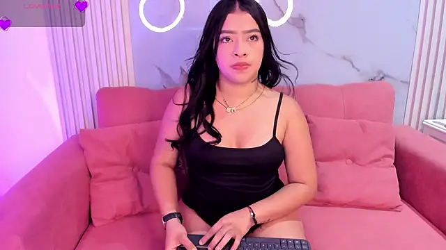 Snapshot of LizzyBrooks1 chatting on July 1, 5:41 am LizzyBrooks1 online show from July 1, 5:41 am