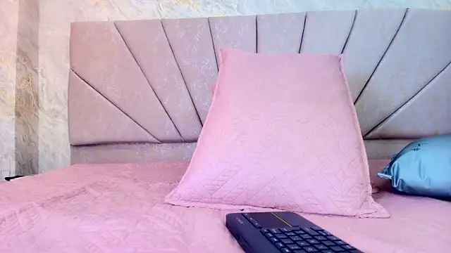 ariana florez  online show from June 24, 7:11 pm