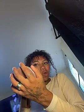 Snapshot of Zafiro_fire chatting on June 17, 11:09 am Zafiro fire online show from June 17, 11:09 am