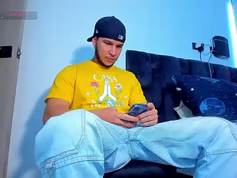 Snapshot of jacob_lautnerr chatting on June 10, 10:00 pm jacob lautnerr online show from June 10, 10:00 pm