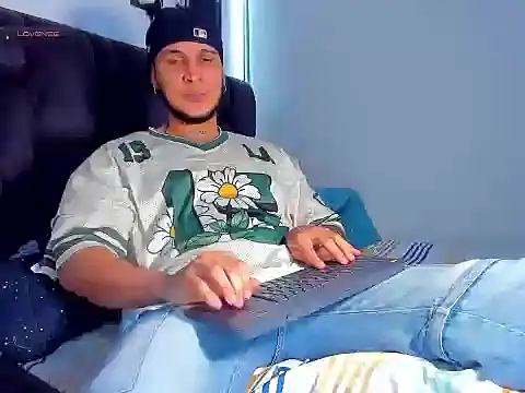 Snapshot of jacob_lautnerr chatting on June 3, 9:52 pm jacob lautnerr online show from June 3, 9:52 pm
