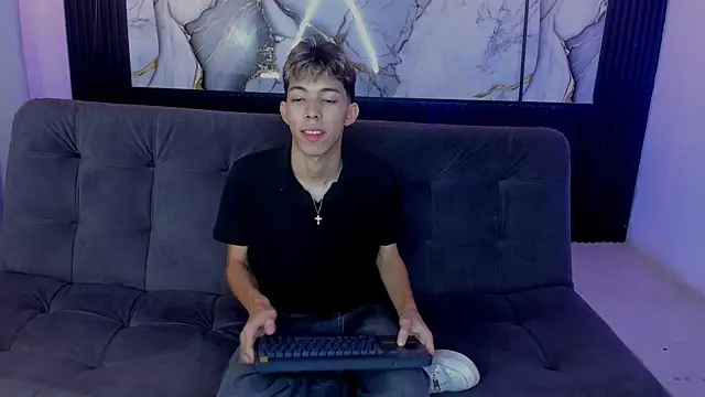 Snapshot of nico_naughtyboy chatting on June 1, 12:55 am nico naughtyboy online show from June 1, 12:55 am