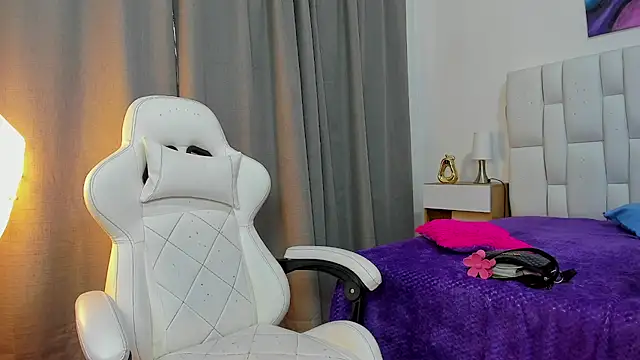 Snapshot of Camila_Gonzalez20 chatting on July 14, 6:47 pm Camila Gonzalez20 online show from July 14, 6:47 pm